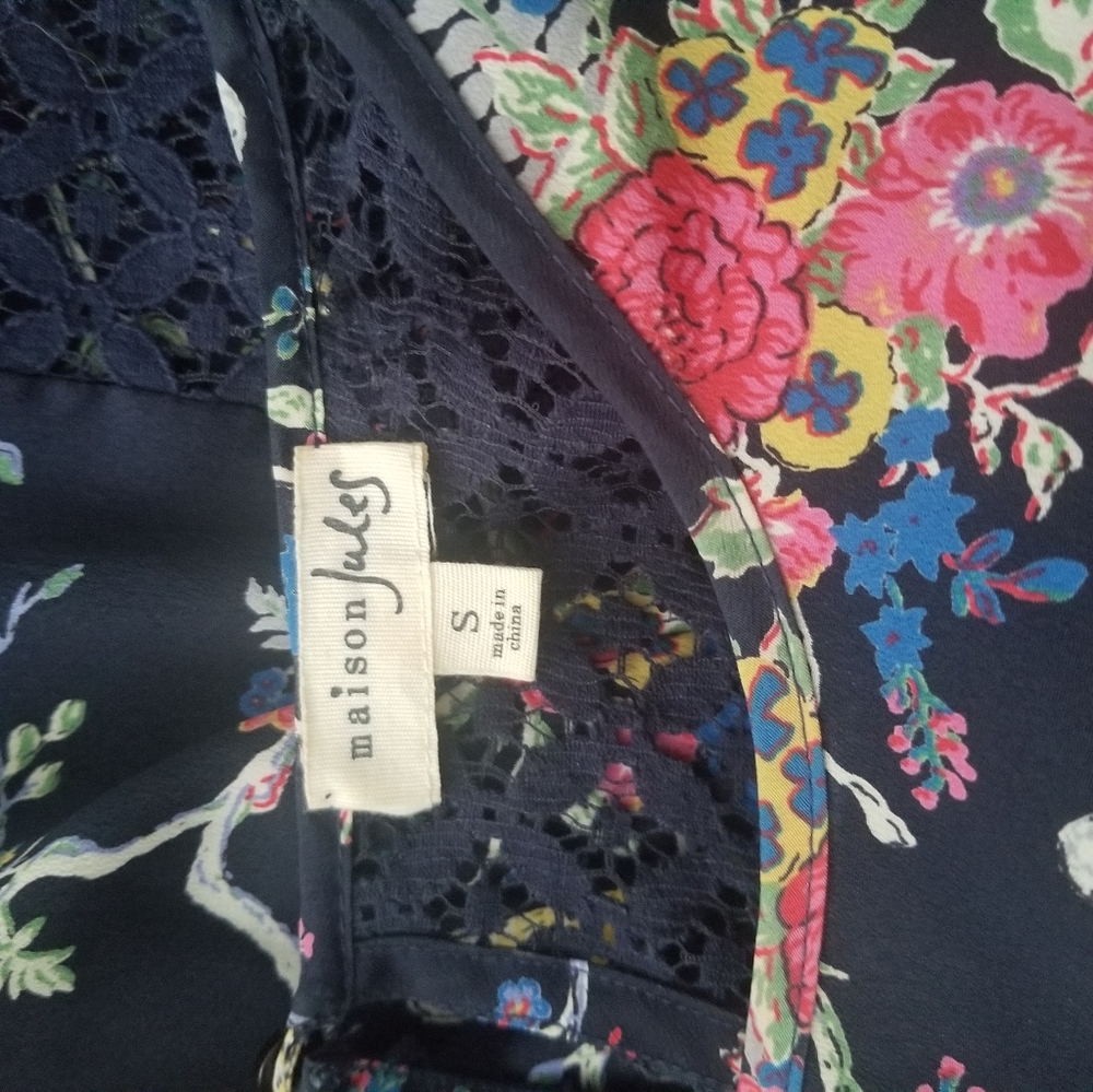 Beautiful blouse - Picture 6 of 7
